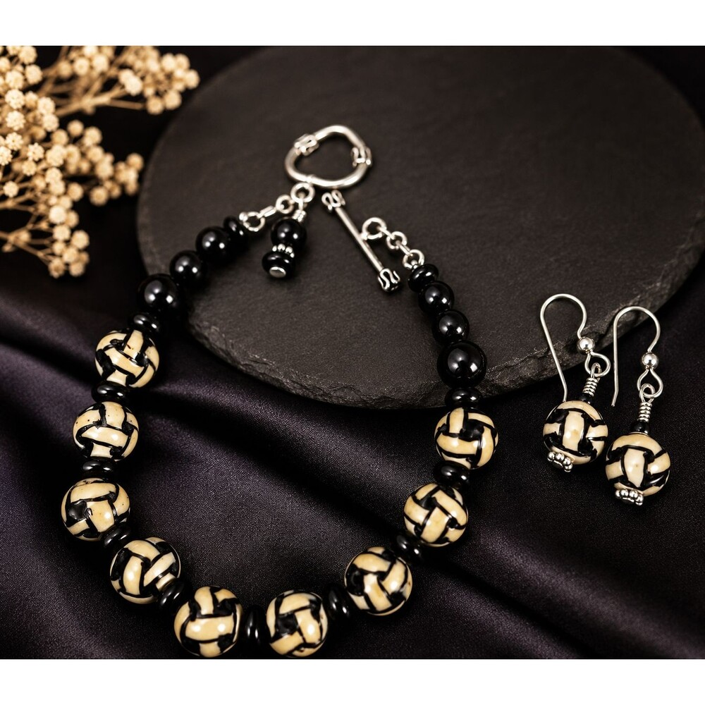 Vintage Artisan Black Cream Glass Bead Bracelet & Earrings Matching Jewelry Set